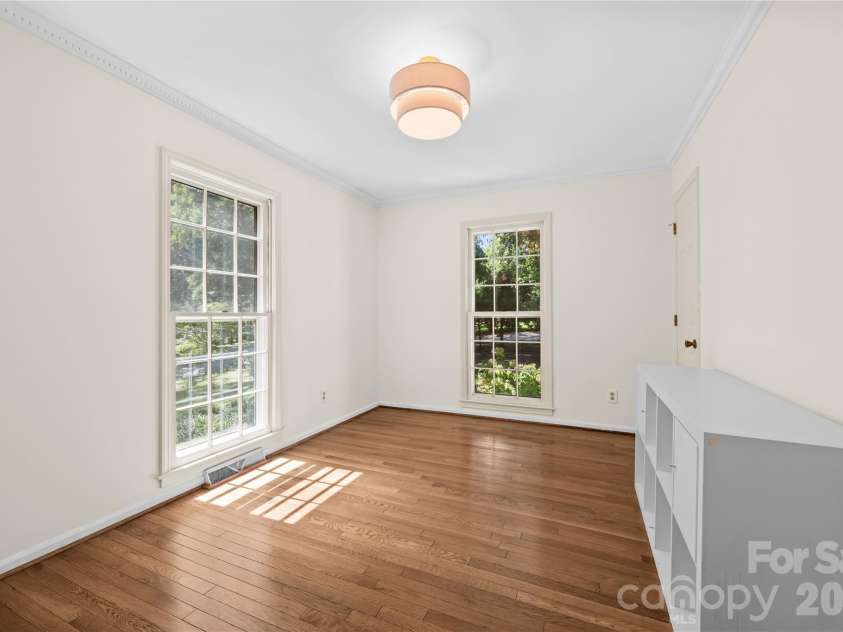 8800 Glencroft Road, Charlotte, NC 28227.  MLS# CAR4416112, YatesRealty ID 47087. 
