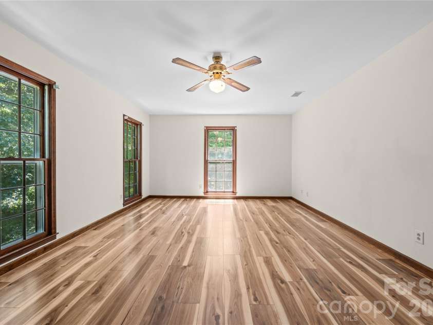 8800 Glencroft Road, Charlotte, NC 28227.  MLS# CAR4416112, YatesRealty ID 47087. 