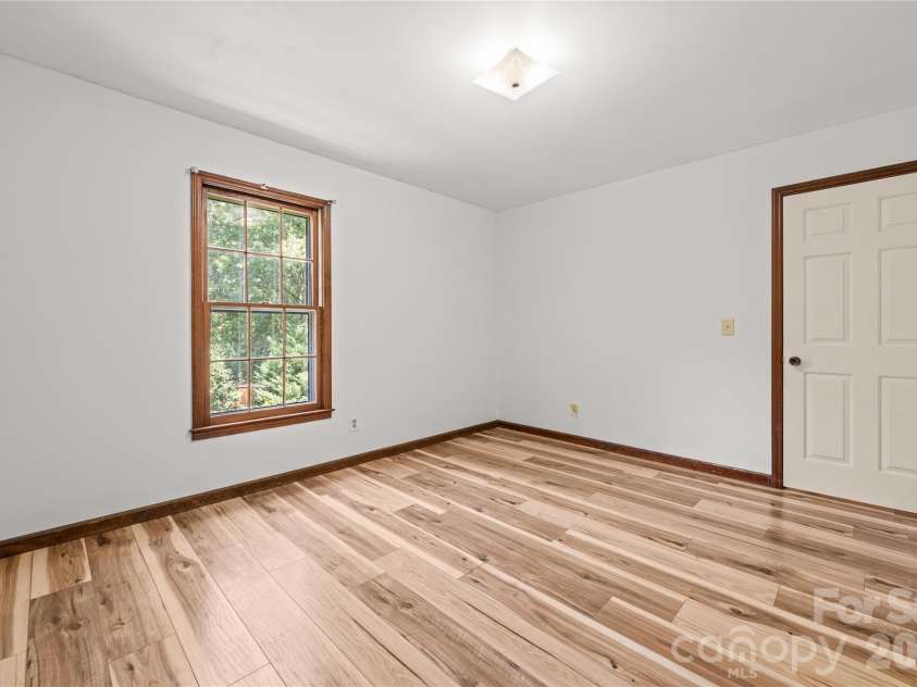 8800 Glencroft Road, Charlotte, NC 28227.  MLS# CAR4416112, YatesRealty ID 47087. 