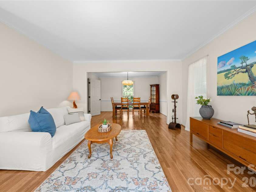 8800 Glencroft Road, Charlotte, NC 28227.  MLS# CAR4416112, YatesRealty ID 47087. Living room