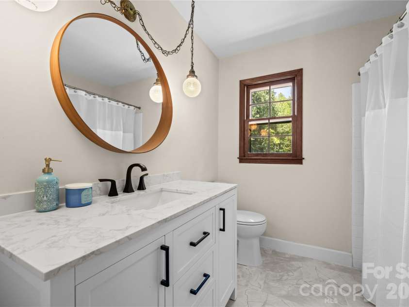 8800 Glencroft Road, Charlotte, NC 28227.  MLS# CAR4416112, YatesRealty ID 47087. Second bathroom