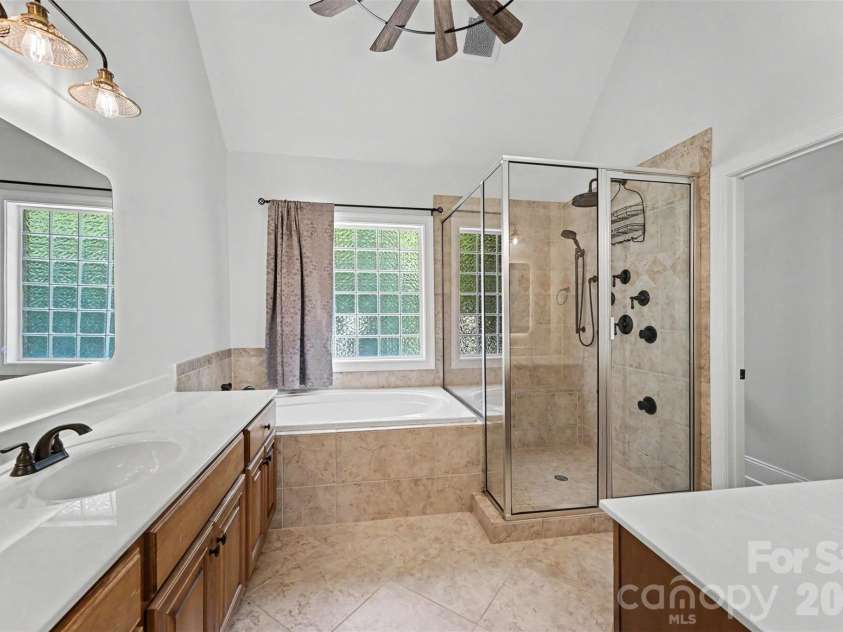 2858 Scarborough Court, Gastonia, NC 28054.  MLS# CAR4384743, YatesRealty ID 47089. Primary Bath