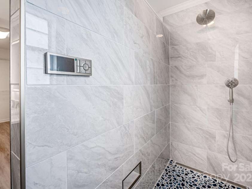 107 Monterey Drive, Mooresville, NC 28117.  MLS# CAR4199343, YatesRealty ID 4709. Primary Shower