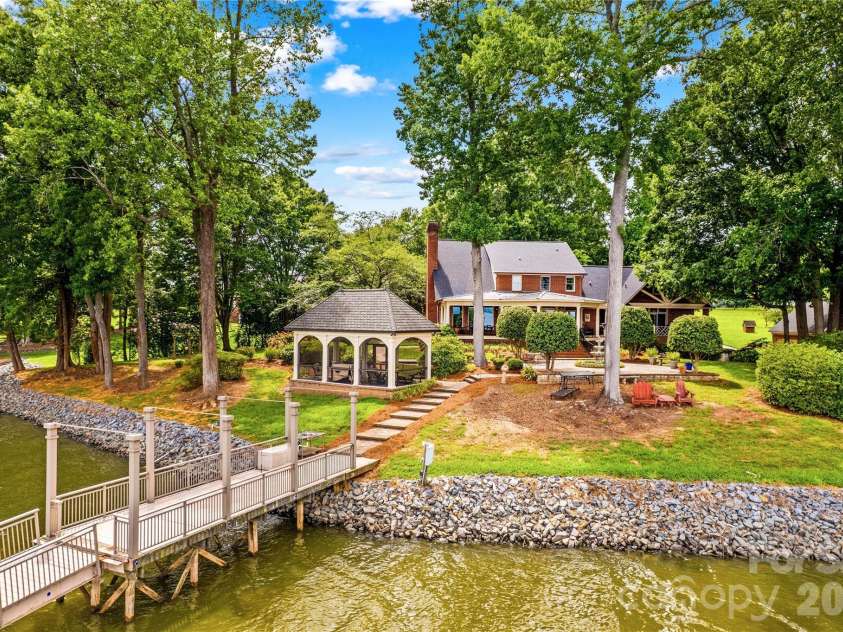 810 Fox Hollow Lane, Salisbury, NC 28146.  MLS# CAR4396610, YatesRealty ID 47090. 