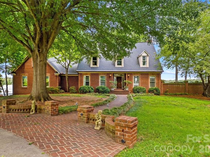 810 Fox Hollow Lane, Salisbury, NC 28146.  MLS# CAR4396610, YatesRealty ID 47090. 