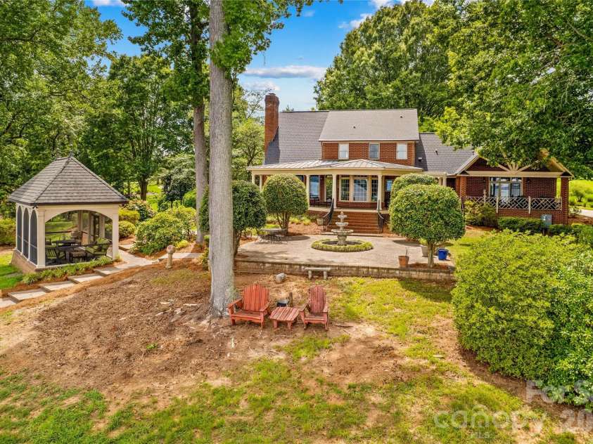 810 Fox Hollow Lane, Salisbury, NC 28146.  MLS# CAR4396610, YatesRealty ID 47090. 