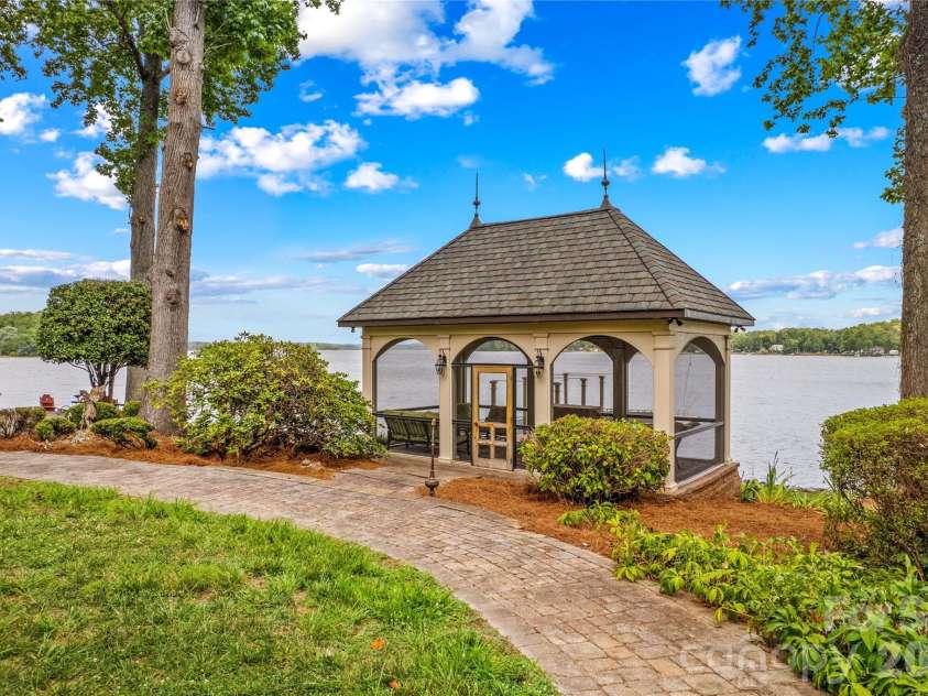 810 Fox Hollow Lane, Salisbury, NC 28146.  MLS# CAR4396610, YatesRealty ID 47090. 