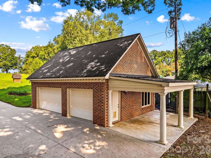 810 Fox Hollow Lane, Salisbury, NC 28146.  MLS# CAR4396610, YatesRealty ID 47090. 