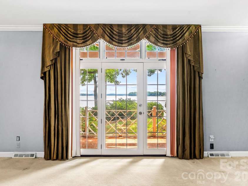 810 Fox Hollow Lane, Salisbury, NC 28146.  MLS# CAR4396610, YatesRealty ID 47090. 