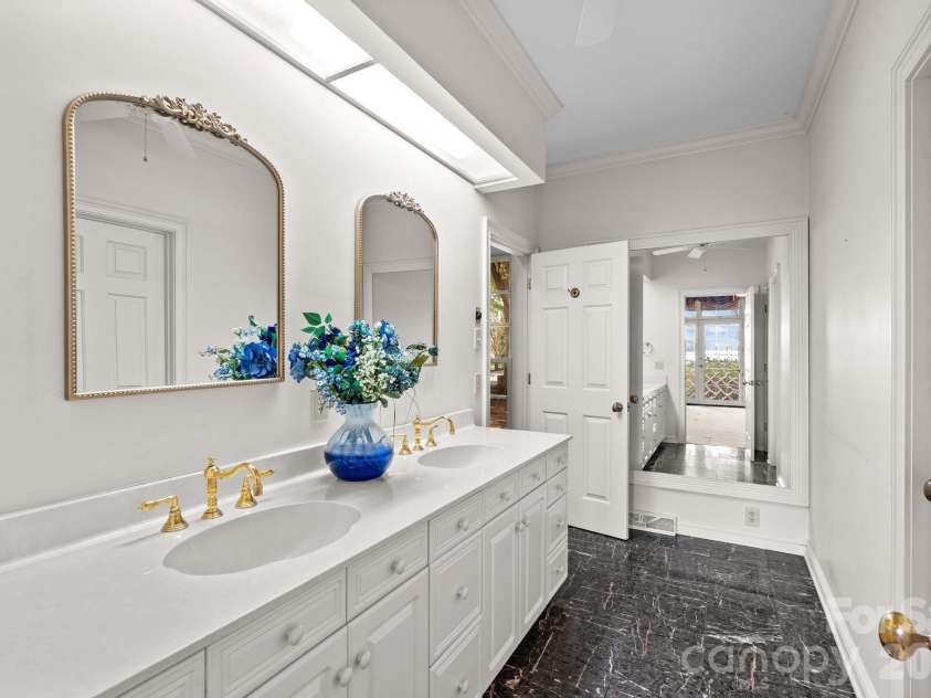 810 Fox Hollow Lane, Salisbury, NC 28146.  MLS# CAR4396610, YatesRealty ID 47090. 