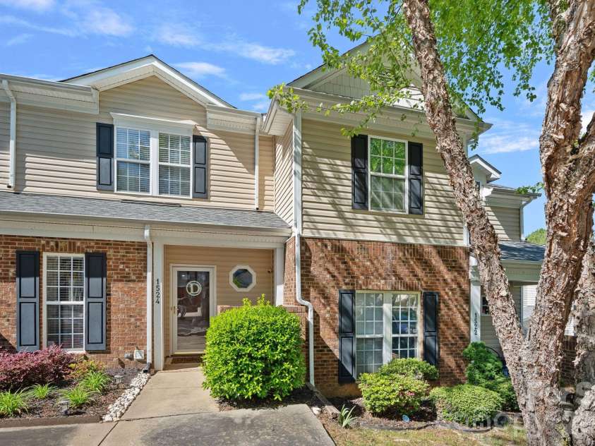 1524 Anthem Court, Charlotte, NC 28205.  MLS# CAR4371539, YatesRealty ID 47091. 