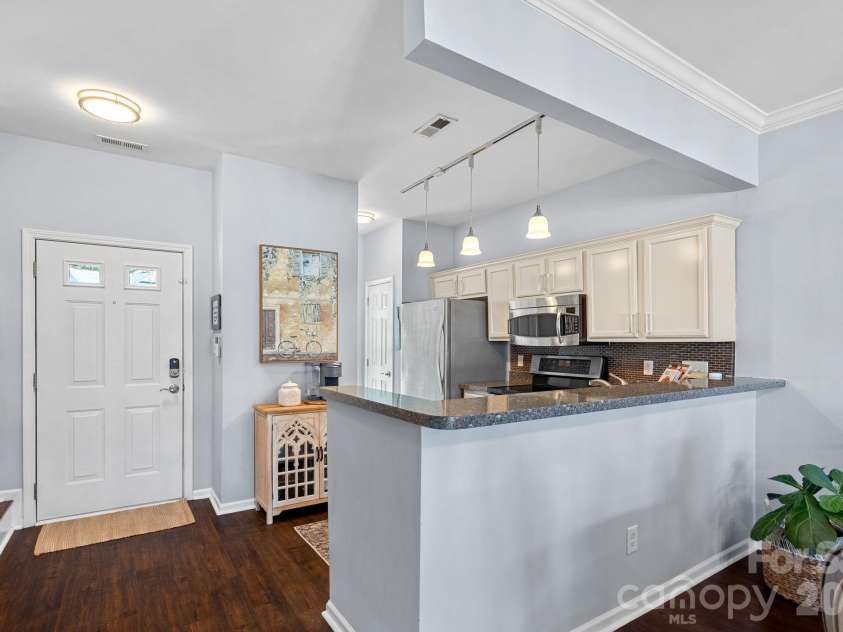 1524 Anthem Court, Charlotte, NC 28205.  MLS# CAR4371539, YatesRealty ID 47091. 