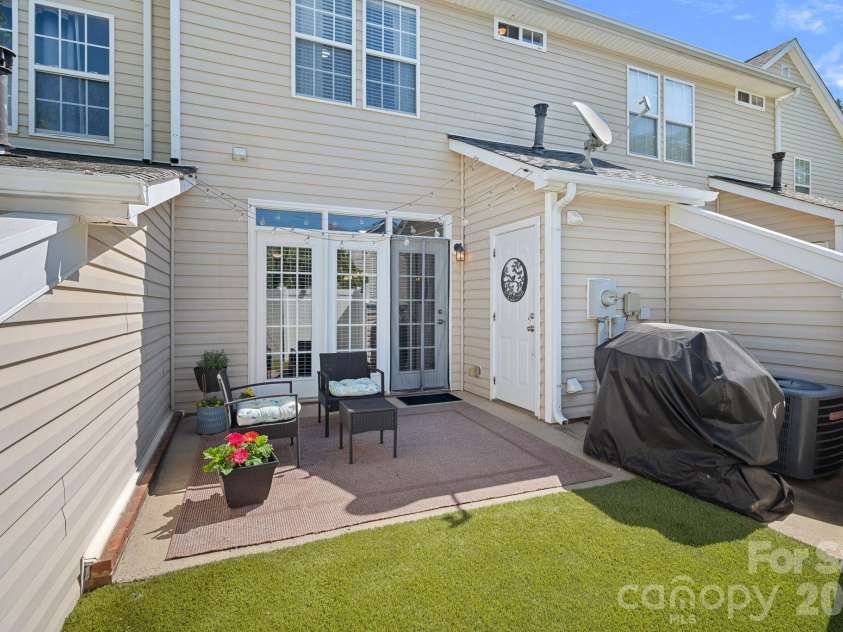 1524 Anthem Court, Charlotte, NC 28205.  MLS# CAR4371539, YatesRealty ID 47091. 