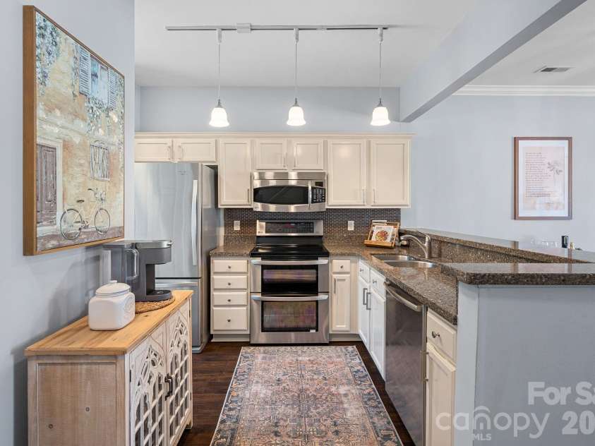 1524 Anthem Court, Charlotte, NC 28205.  MLS# CAR4371539, YatesRealty ID 47091. Kitchen