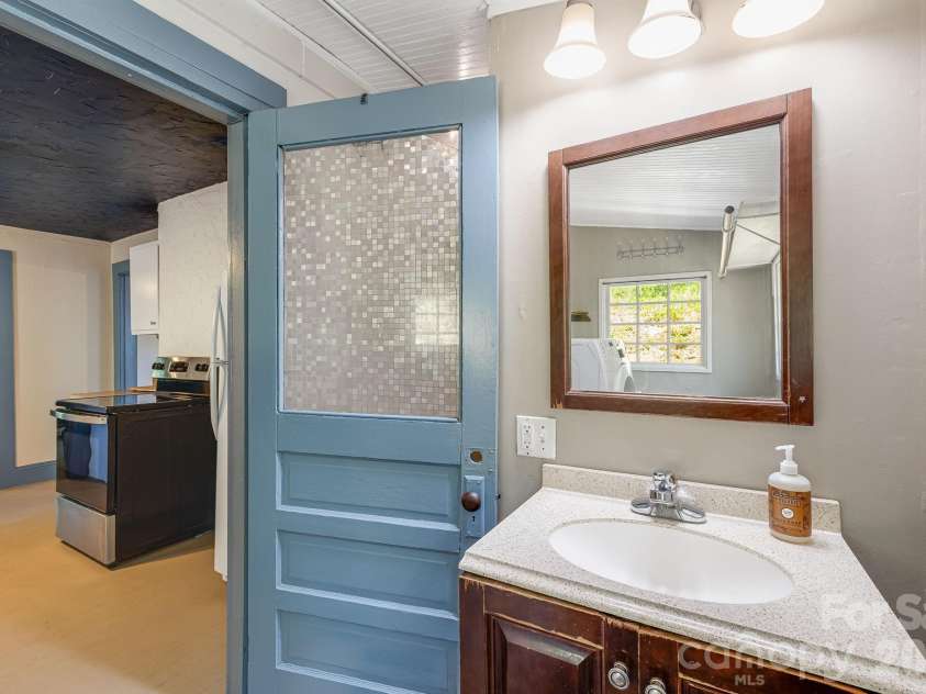 1055 Riverside Drive, Asheville, NC 28804.  MLS# CAR4397717, YatesRealty ID 47092. Bathroom
