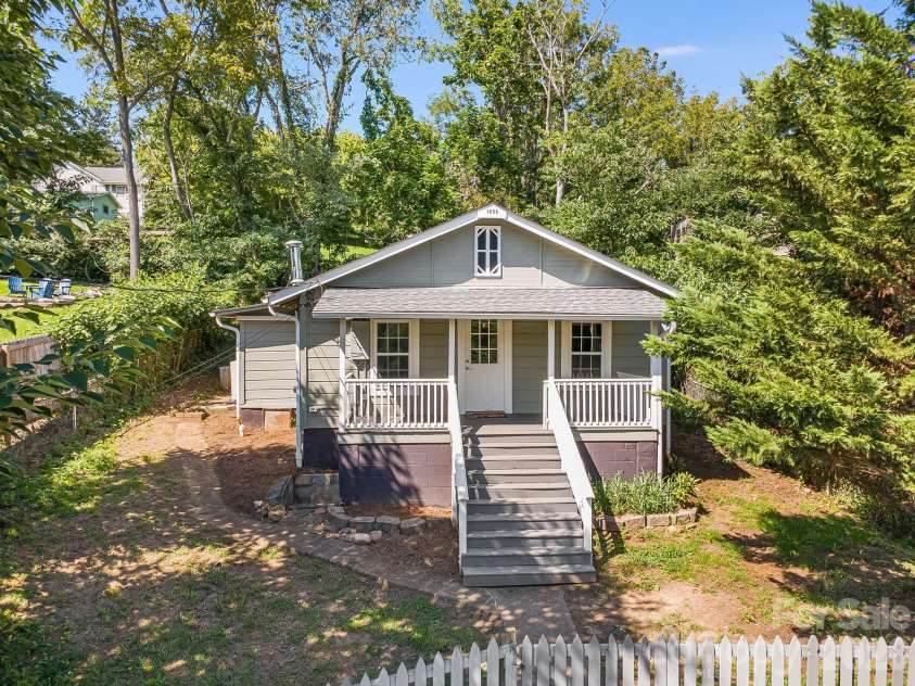 1055 Riverside Drive, Asheville, NC 28804.  MLS# CAR4397717, YatesRealty ID 47092. Front of House