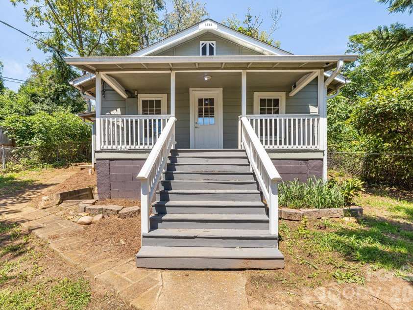 1055 Riverside Drive, Asheville, NC 28804.  MLS# CAR4397717, YatesRealty ID 47092. Front of House