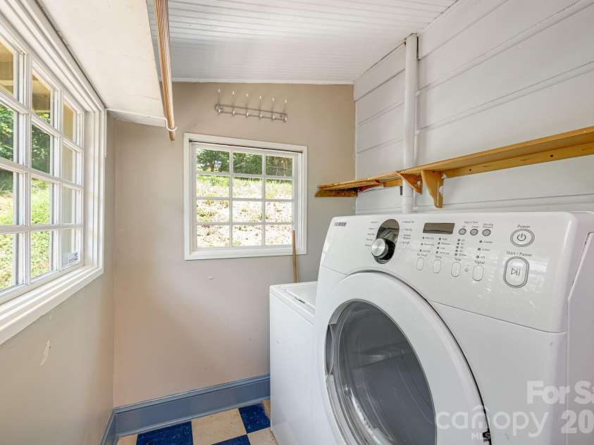 1055 Riverside Drive, Asheville, NC 28804.  MLS# CAR4397717, YatesRealty ID 47092. Laundry- off kitchen and bathroom