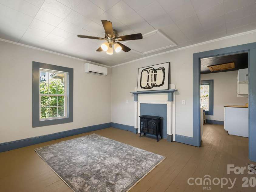 1055 Riverside Drive, Asheville, NC 28804.  MLS# CAR4397717, YatesRealty ID 47092. Living Room