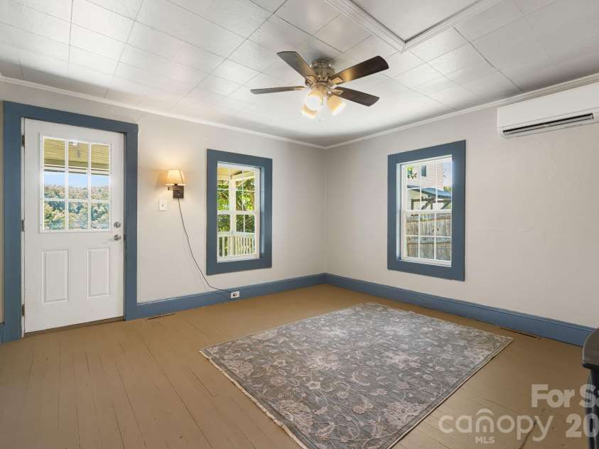 1055 Riverside Drive, Asheville, NC 28804.  MLS# CAR4397717, YatesRealty ID 47092. Living Room