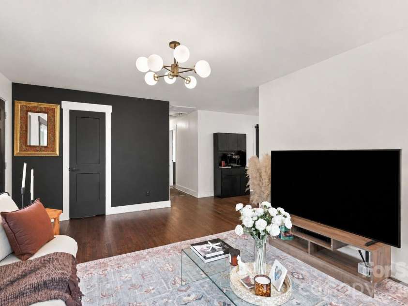 1700 Brookdale Avenue, Charlotte, NC 28210.  MLS# CAR4408636, YatesRealty ID 47094. 