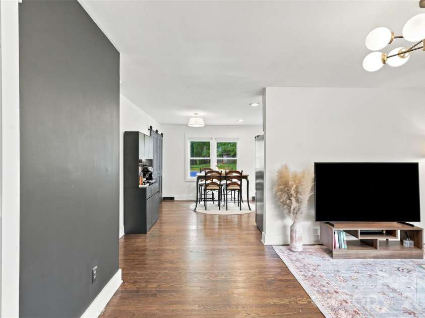 1700 Brookdale Avenue, Charlotte, NC 28210.  MLS# CAR4408636, YatesRealty ID 47094. 