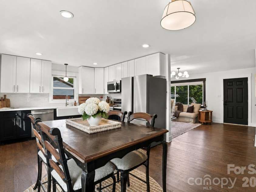 1700 Brookdale Avenue, Charlotte, NC 28210.  MLS# CAR4408636, YatesRealty ID 47094. 