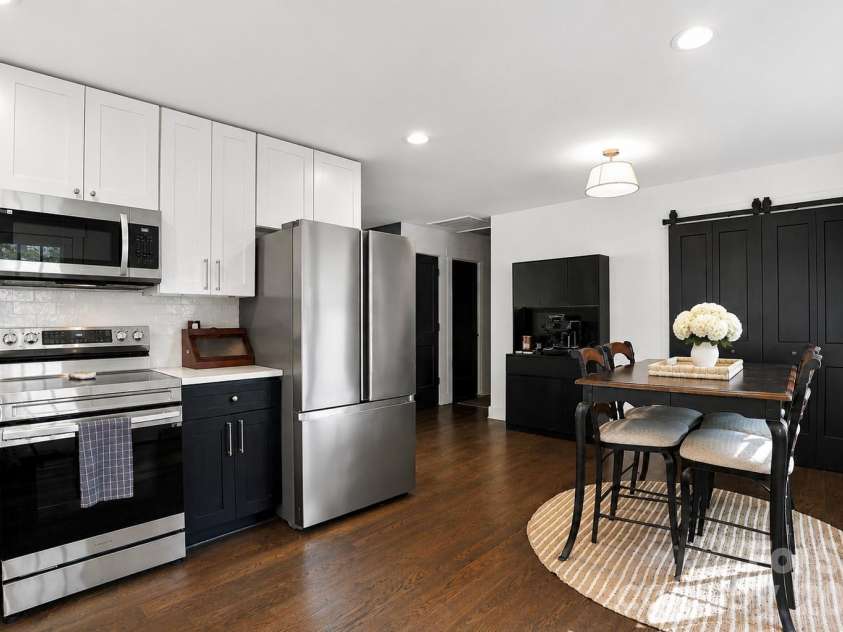 1700 Brookdale Avenue, Charlotte, NC 28210.  MLS# CAR4408636, YatesRealty ID 47094. 