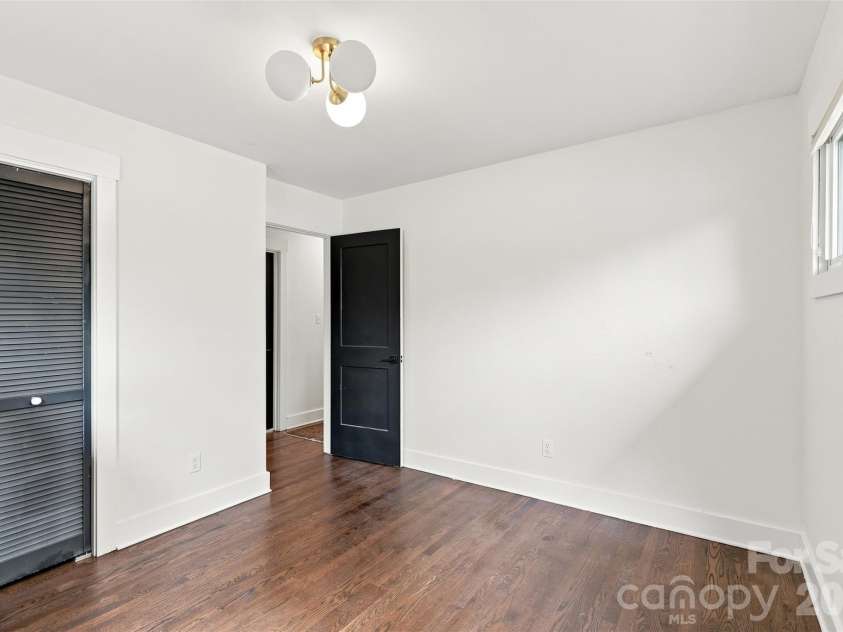 1700 Brookdale Avenue, Charlotte, NC 28210.  MLS# CAR4408636, YatesRealty ID 47094. 