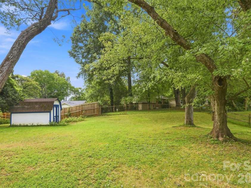 1700 Brookdale Avenue, Charlotte, NC 28210.  MLS# CAR4408636, YatesRealty ID 47094. 