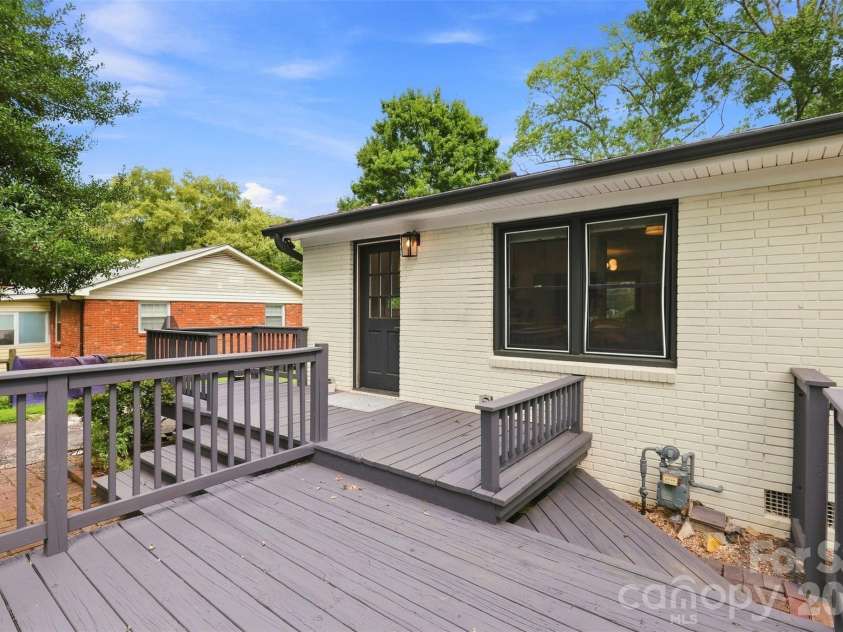 1700 Brookdale Avenue, Charlotte, NC 28210.  MLS# CAR4408636, YatesRealty ID 47094. 