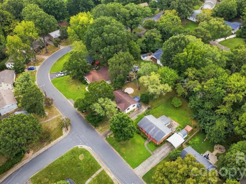 1700 Brookdale Avenue, Charlotte, NC 28210.  MLS# CAR4408636, YatesRealty ID 47094. 