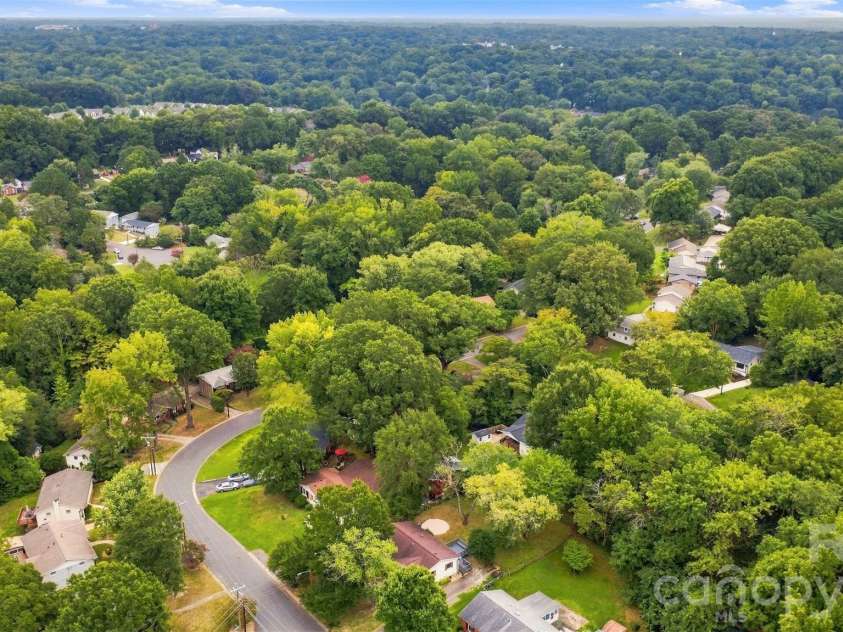 1700 Brookdale Avenue, Charlotte, NC 28210.  MLS# CAR4408636, YatesRealty ID 47094. 
