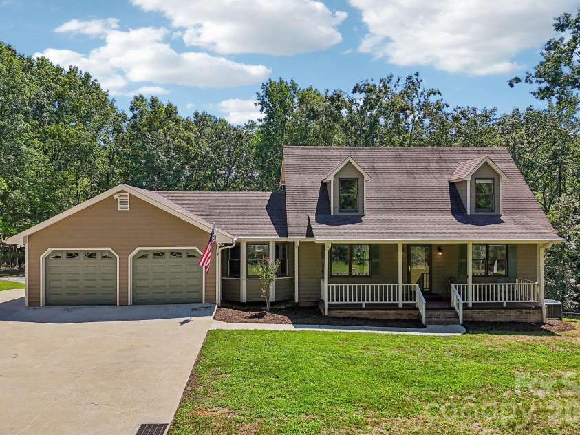 158 Mallard Drive, Columbus, NC 28722.  MLS# CAR4413493, YatesRealty ID 47097. 
