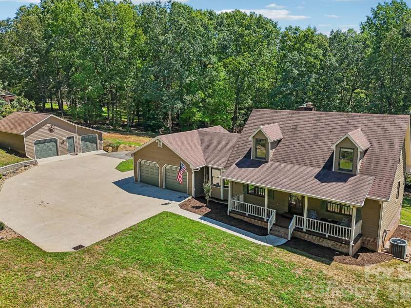 158 Mallard Drive, Columbus, NC 28722.  MLS# CAR4413493, YatesRealty ID 47097. 