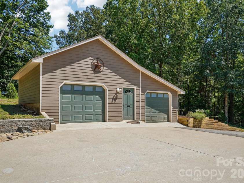 158 Mallard Drive, Columbus, NC 28722.  MLS# CAR4413493, YatesRealty ID 47097. 