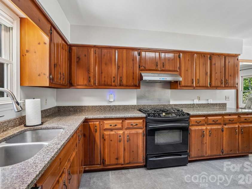 158 Mallard Drive, Columbus, NC 28722.  MLS# CAR4413493, YatesRealty ID 47097. 