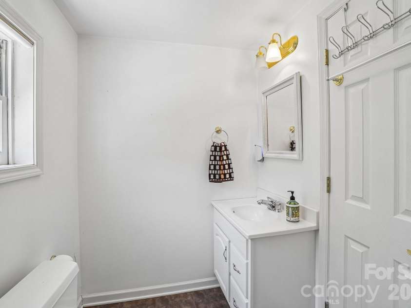158 Mallard Drive, Columbus, NC 28722.  MLS# CAR4413493, YatesRealty ID 47097. 