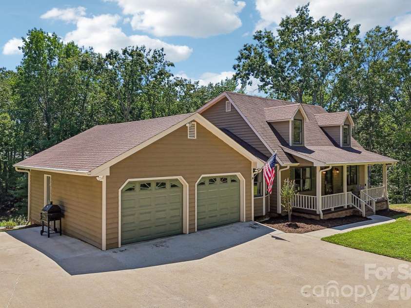 158 Mallard Drive, Columbus, NC 28722.  MLS# CAR4413493, YatesRealty ID 47097. 