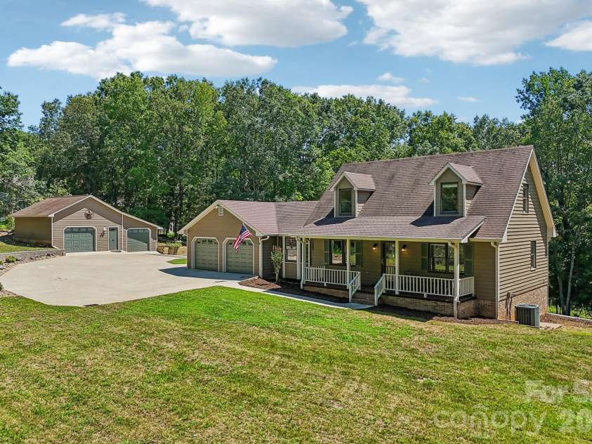 158 Mallard Drive, Columbus, NC 28722.  MLS# CAR4413493, YatesRealty ID 47097. 