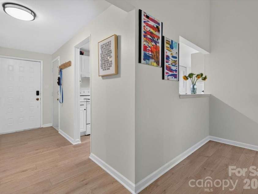 1623 Van Dyke Drive, Charlotte, NC 28213.  MLS# CAR4416786, YatesRealty ID 47099. 
