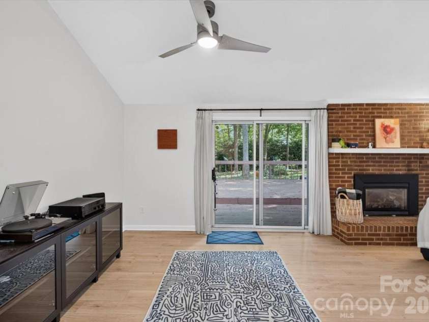 1623 Van Dyke Drive, Charlotte, NC 28213.  MLS# CAR4416786, YatesRealty ID 47099. Dining Area