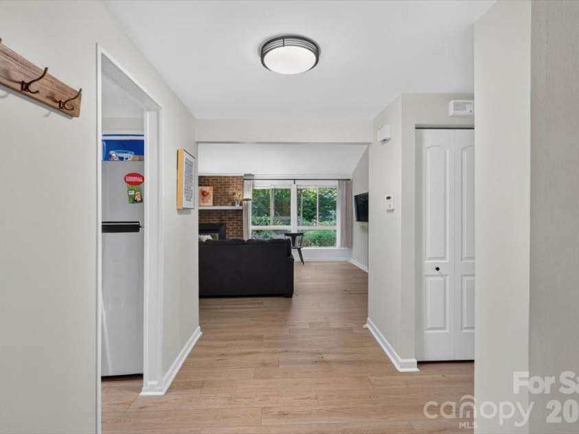 1623 Van Dyke Drive, Charlotte, NC 28213.  MLS# CAR4416786, YatesRealty ID 47099. Foyer