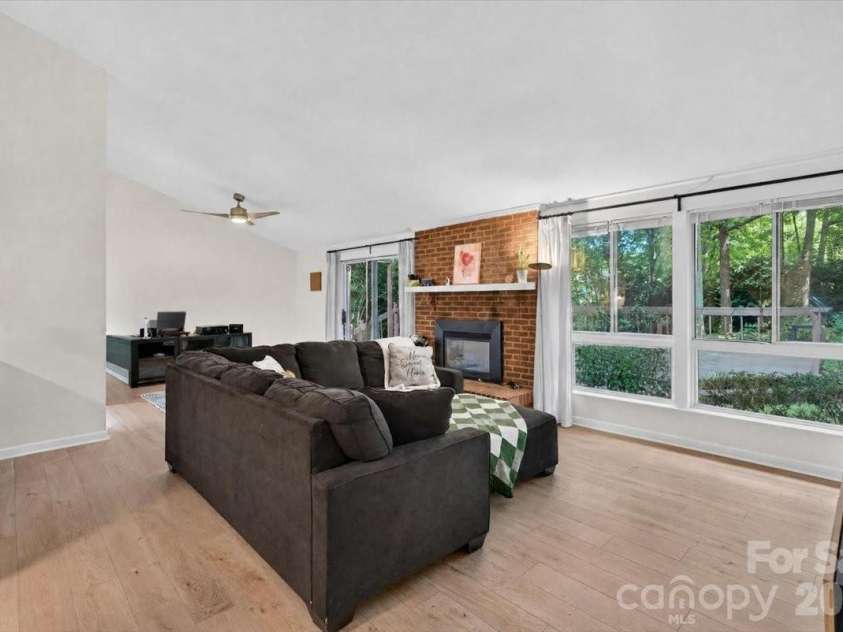 1623 Van Dyke Drive, Charlotte, NC 28213.  MLS# CAR4416786, YatesRealty ID 47099. Greeat room