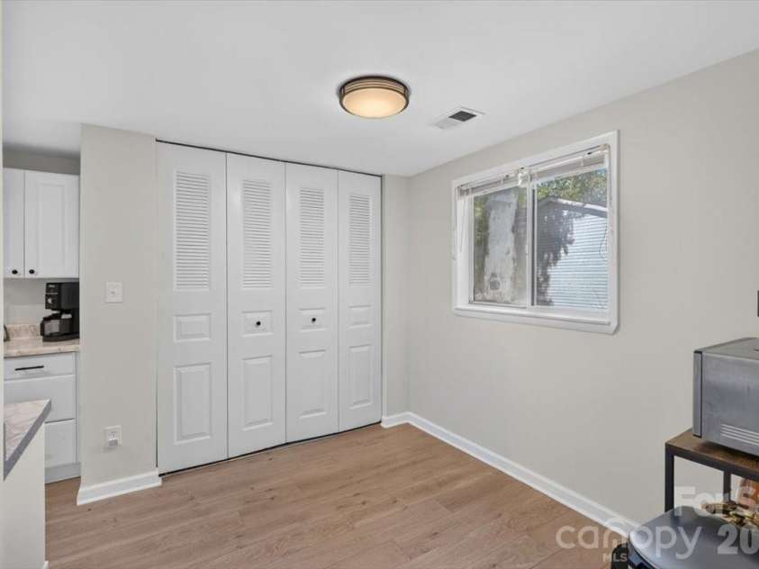 1623 Van Dyke Drive, Charlotte, NC 28213.  MLS# CAR4416786, YatesRealty ID 47099. Kitchen - Eat in area