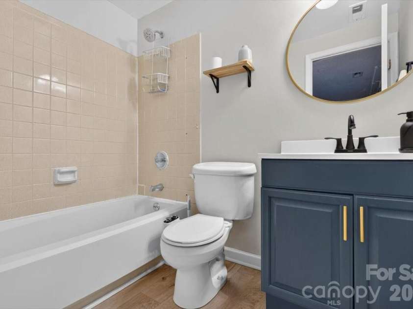 1623 Van Dyke Drive, Charlotte, NC 28213.  MLS# CAR4416786, YatesRealty ID 47099. Primary Bath