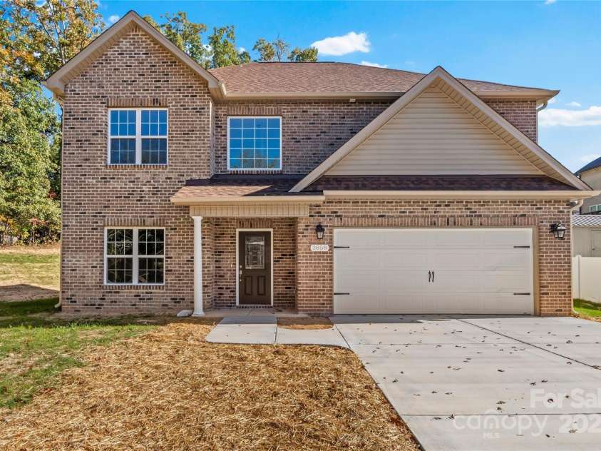 2858 Eland Drive, Winston Salem, NC 27127.  MLS# CAR4316163, YatesRealty ID 471. 