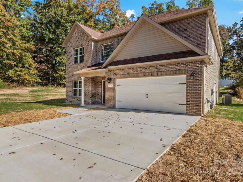 2858 Eland Drive, Winston Salem, NC 27127.  MLS# CAR4316163, YatesRealty ID 471. 