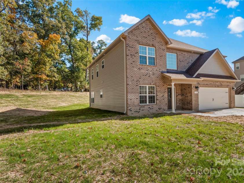 2858 Eland Drive, Winston Salem, NC 27127.  MLS# CAR4316163, YatesRealty ID 471. 