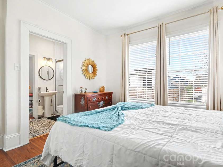 335 Torrence Street, Charlotte, NC 28204.  MLS# CAR4356149, YatesRealty ID 4710. 